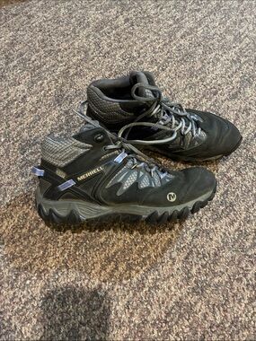 Merrell Women's Black and Gray Lace-Up Hiking Boots. Missing insoles.